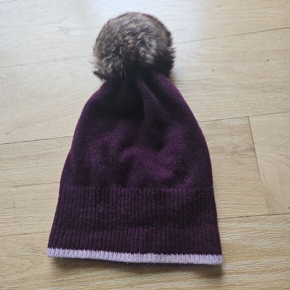 UGG Wool Cashmere Beanie Hat Burgundy Pom Pom Rib Knit Winter‎ Women’s - Picture 3 of 8